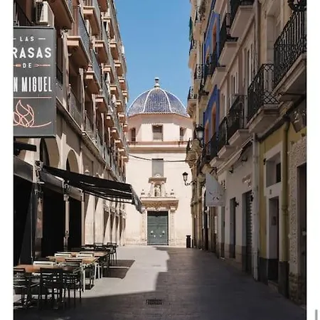 Charming Flat At Historic Centre & Short Walk To
