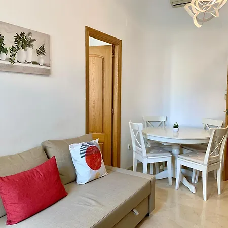 Charming Flat At Historic Centre & Short Walk To アパート