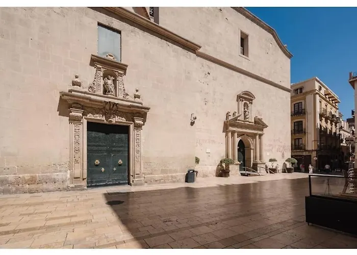 Charming Flat At Historic Centre & Short Walk To