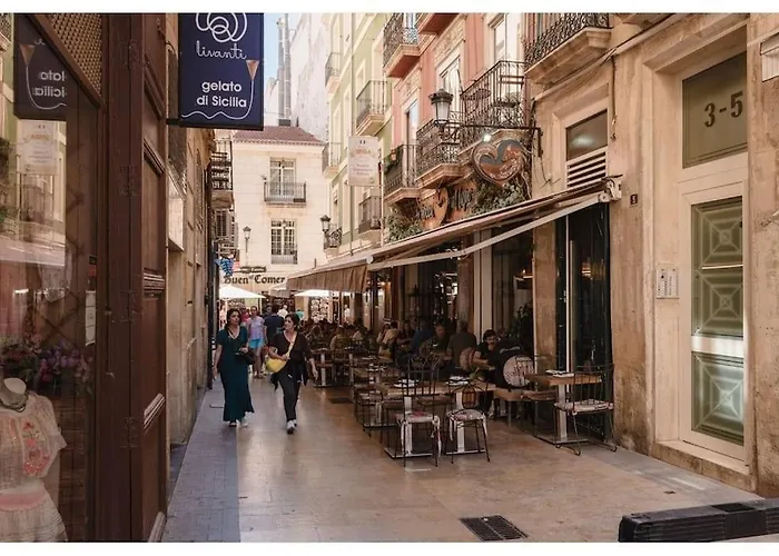 Charming Flat At Historic Centre & Short Walk To Apartmán *