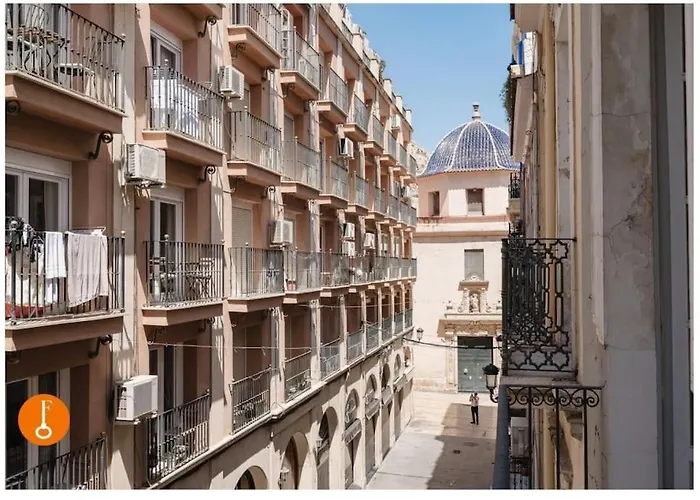 Charming Flat At Historic Centre & Short Walk To * Alicante